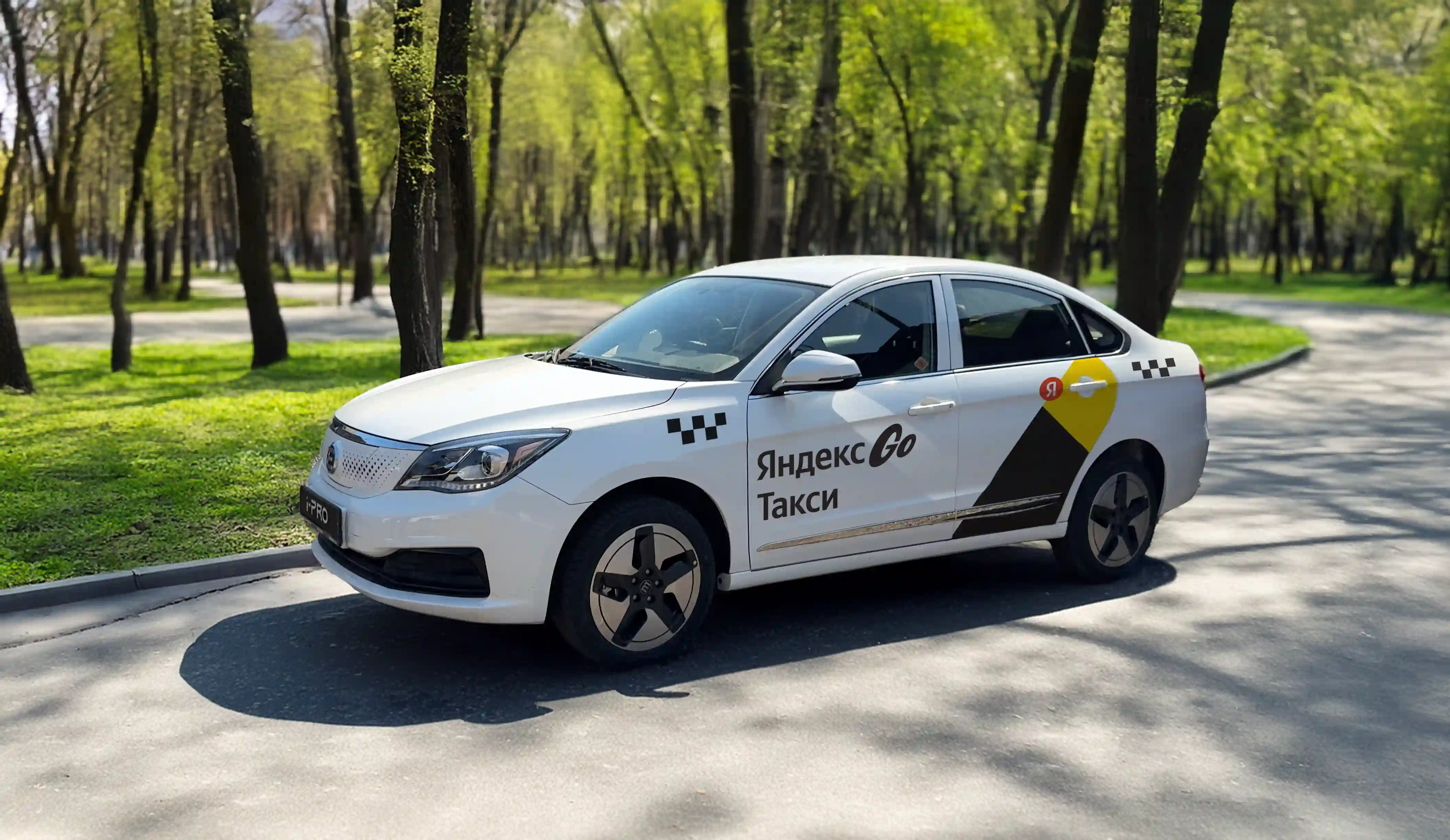 Новость Совет Федерации одобрил закон о локализации машин такси.